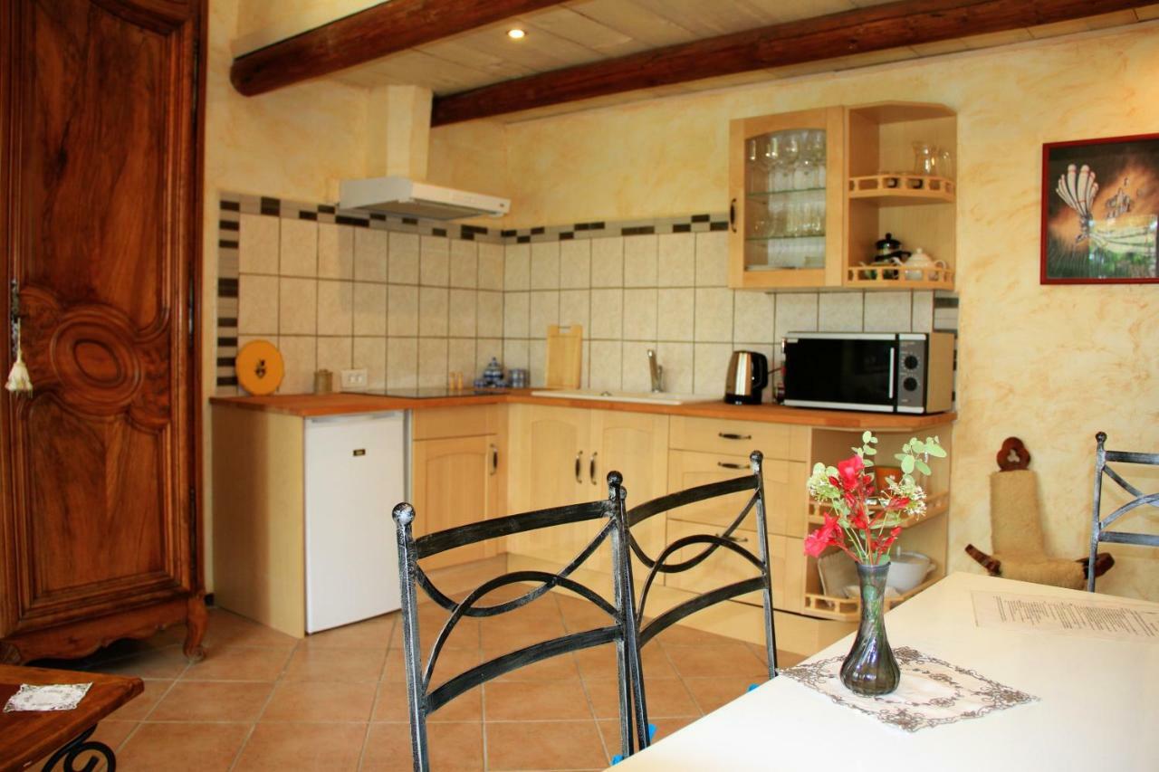 Gite Derriere Les Oliviers -Le Mas De La Cigale Bleue Caumont-sur-Durance Exterior foto